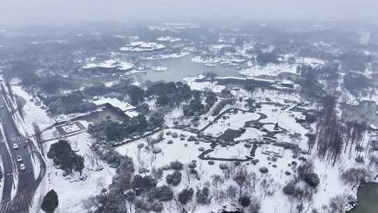 航拍瘦西湖景区园林大明寺观音山宋夹城雪景