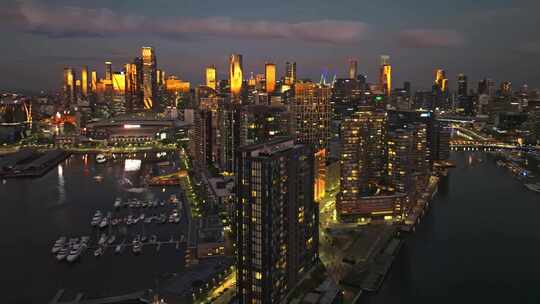 城市航拍墨尔本摩天大楼海边港口夜景灯光