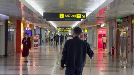 机场航站楼旅客登机视频素材模板下载