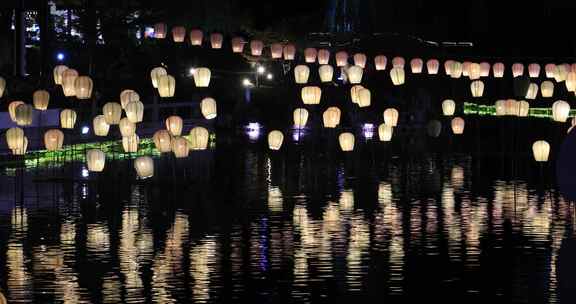 中秋唯美湖面宫殿彩灯倒影 节日古建筑灯会