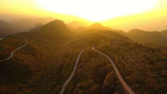 航拍福建福州五虎山夕阳山峰越野露营车辆