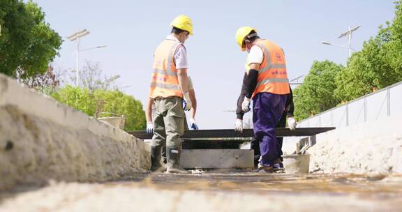 中国中铁铁路工人道路修建道路安全就是宗旨