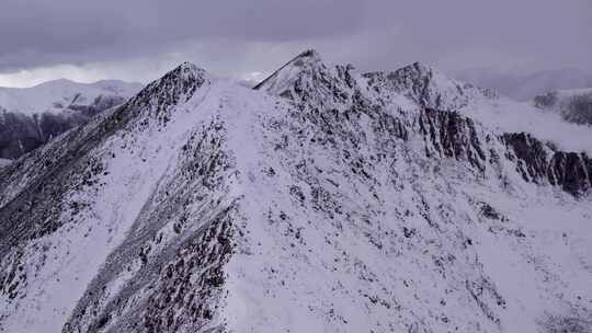 青海祁连山达坂山雪山航拍