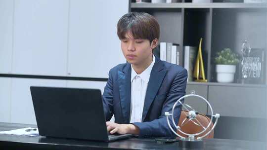 职场商务人士办公