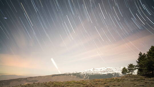  山顶天空的流星景观视频素材模板下载