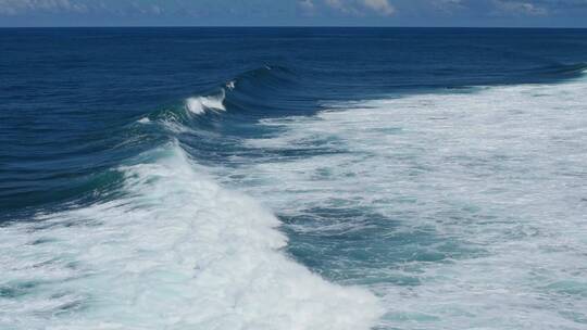 大海巨浪后浪推前浪