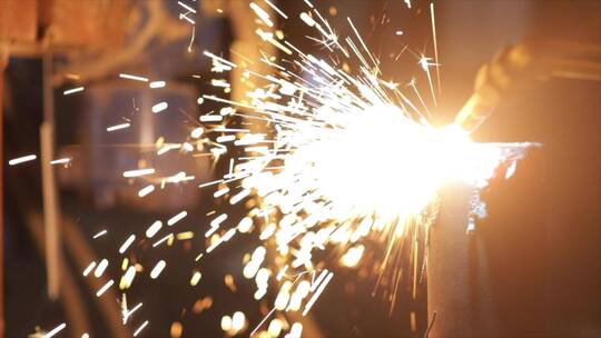 火电焊 焊接工人生产劳动操作画面