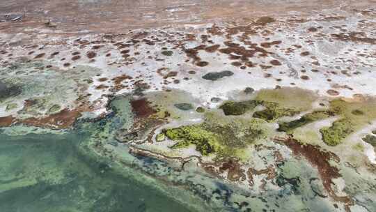 航拍青海玛多县冬格错纳湖