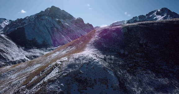 青藏高原 雪山 经幡