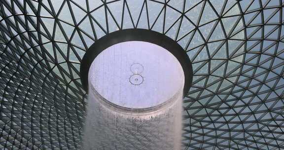 新加坡樟宜机场瀑布与网红小火车