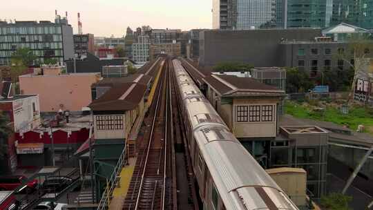 航拍纽约长岛皇后区地上地铁汽车大桥交通