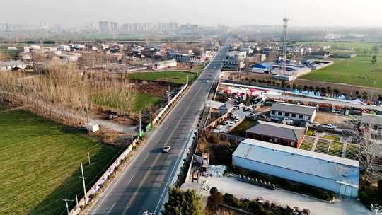 乡村田野的道路航拍全景