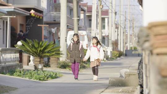 留守儿童等父母回家打工回家乡农民工子女