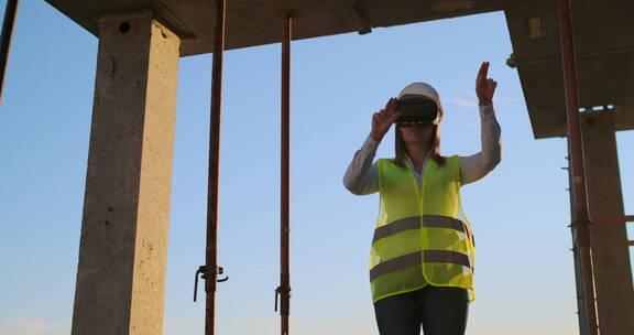 虚拟现实眼镜中女工程师