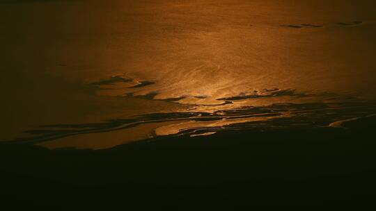 风光视频夕阳落日里金色海滩波光粼粼线条
