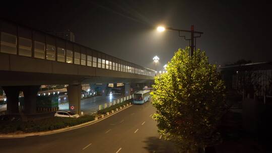 疫情下洛阳城市交通夜景