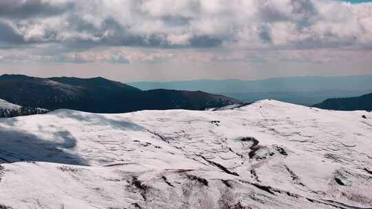 航拍高原雪山