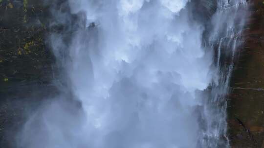 瀑布高山流水震撼悬崖峭壁仙境视频素材雾气