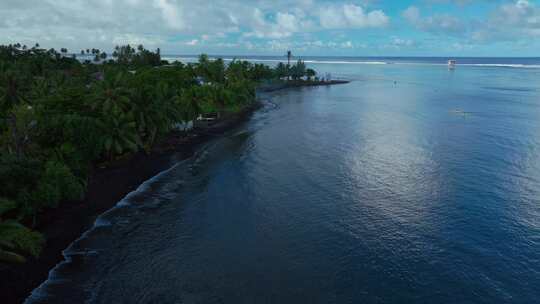 海滩海岸线Teahupoo Tahiti