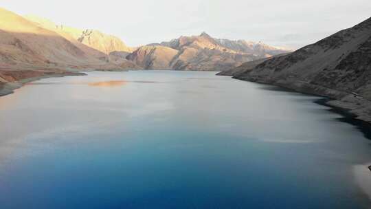 航拍 新疆喀什塔县班迪尔蓝湖/下坂地水库视频素材模板下载