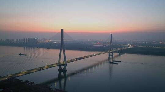 武汉沌口长江大桥夜景推进镜头