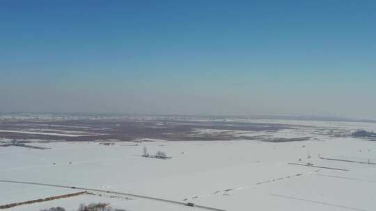 航拍冬日下雪空镜