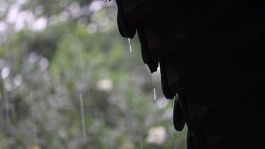 下雨天屋檐