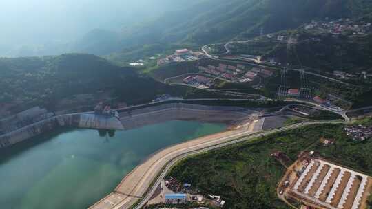 航拍厦门抽水蓄能电站上下水库与山顶风电场视频素材模板下载