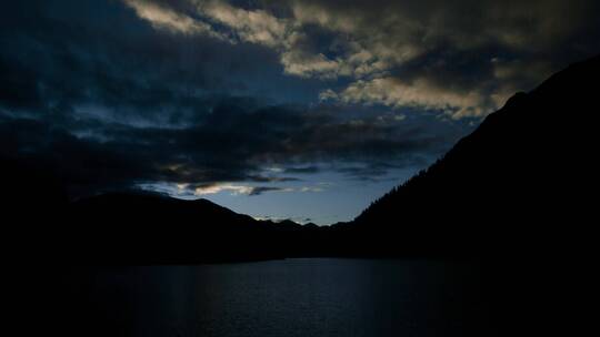 高原湖泊日出延时视频西藏日出风光