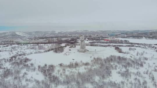 大雪覆盖的阿廖沙纪念馆航拍