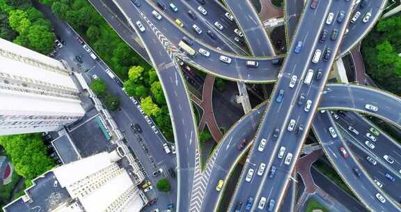 城市高架公路车水马龙