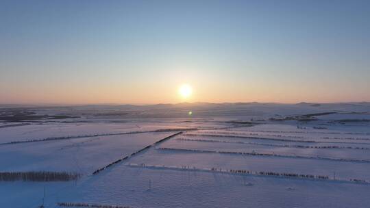 航拍呼伦贝尔冬季雪原田野夕阳