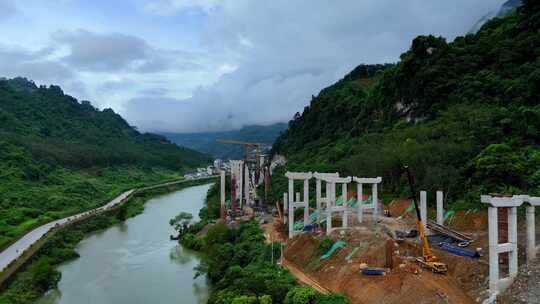 大山里面建设高速公路 云南桥梁建设