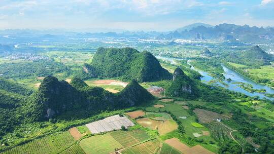 桂林漓江两岸山水风光