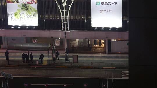 日本、东京品川站附近、夜间下班快速