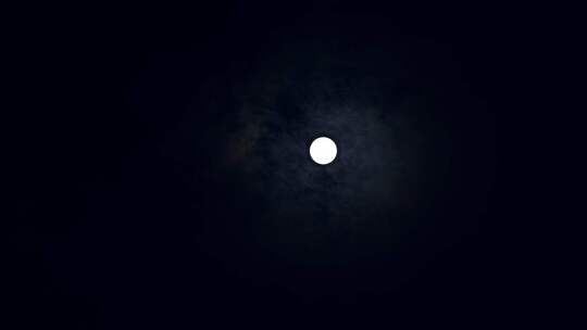 夜晚天空明亮月亮浮云中穿行月圆之夜03