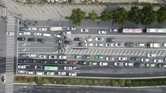 航拍城市拥堵交通