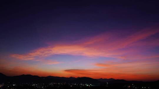 唯美彩霞紫霞乡村天空云晚霞延时山傍晚天黑