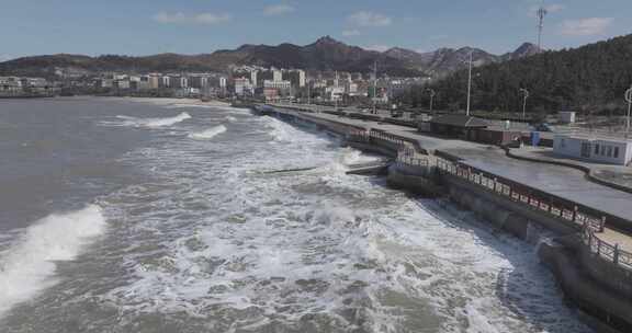 航拍山东威海孙家疃葡萄滩海水浴场沙滩海浪