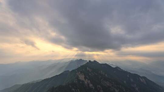 老君山大山丁达尔延时