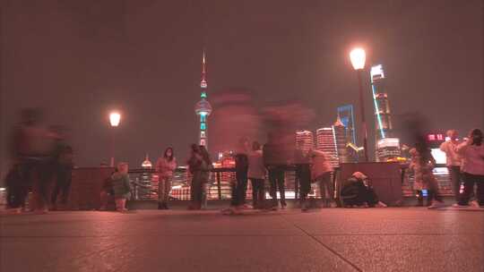 上海外滩游客游玩人流延时夜晚夜景视频素材