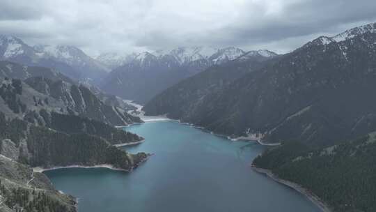 航拍新疆昌吉天山天池风景区湖光山色