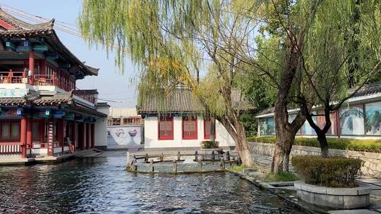 济南百脉泉景区，名泉水喷涌势头强劲