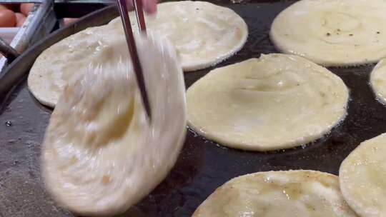 鸡蛋罐饼制作油煎饼1