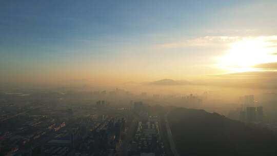 清晨阳光照耀龙岗坪山日出东方