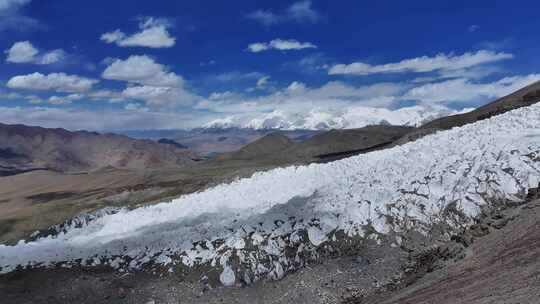 航拍帕米尔高原慕士塔格峰雪山冰川冰塔林