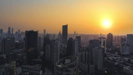航拍日落时分的上海浦西城市天际线建筑风光