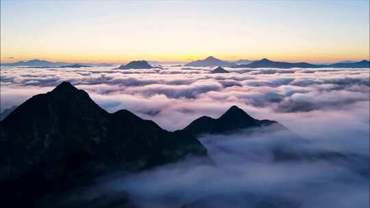 早晨清晨雪山日出金山云海唯美风景风光大自