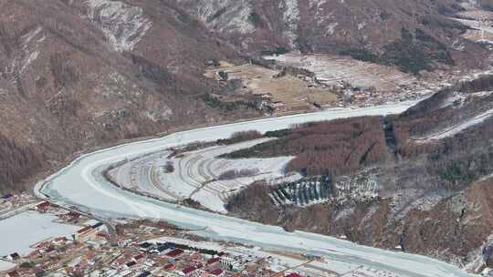 青山沟冬季蜿蜒浑江航拍