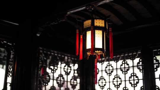 中式古典灯笼悬挂特写